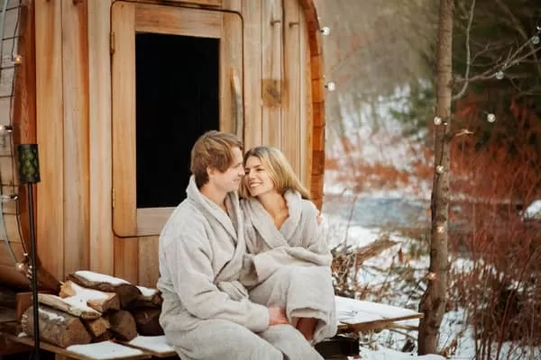 Деревянная дверь в баню  Деревянная дверь в баню