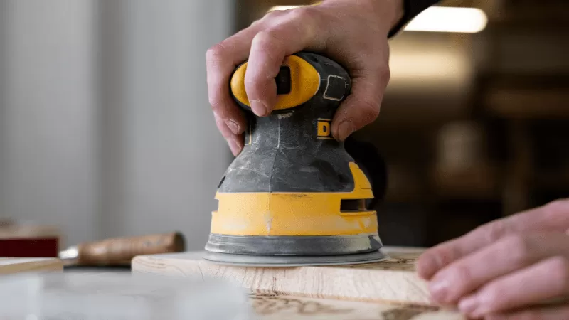 Финишная обработка дерева полировальным кругом