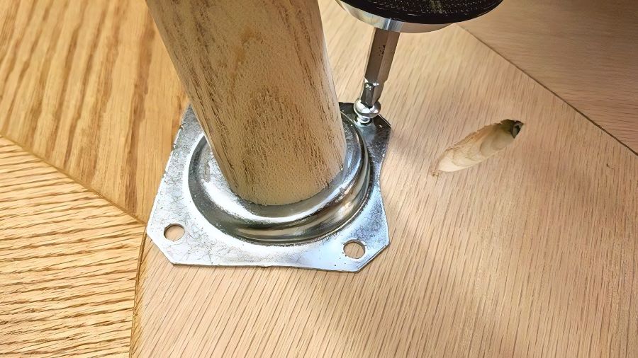 Прикрутите ножки