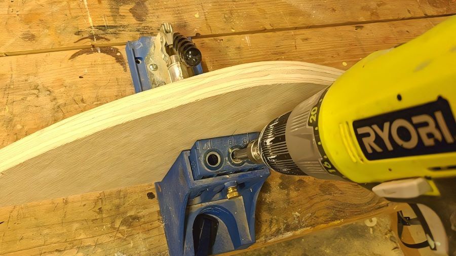 Инструмент для соединения саморезами