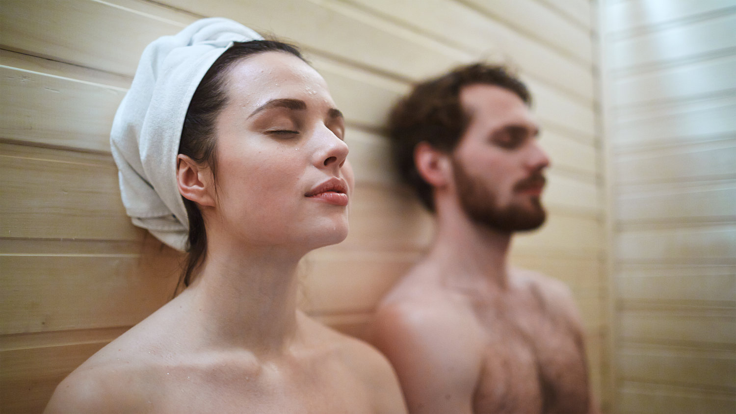 Почему зумеры и миллениалы выбирают баню как метод восстановления ресурса. И при чём тут масло?
